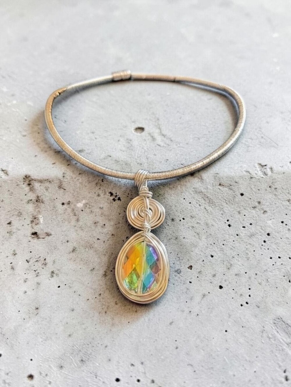 Sassified Boutique  Nwt Silver Wire-Wrapped Necklace with Iridescent Crystal